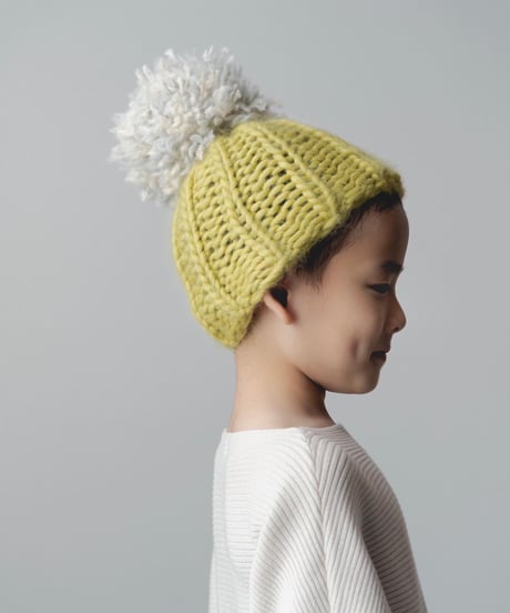 Plump Pompom ムース（color 黄はだ色）　選べるポンポンのニット帽　キッズサイズ
