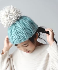 Plump Pompom ムース（color 空色）　選べるポンポンのニット帽　キッズサイズ