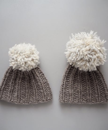 Plump Pompom ムース（color 黄はだ色）　選べるポンポンのニット帽　キッズサイズ
