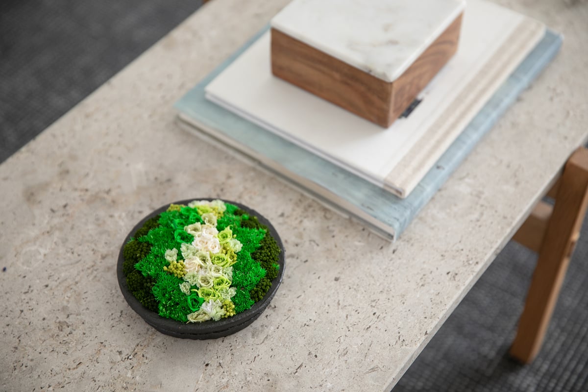 Tokiyawa KAMEHIKOWORKS 山のプリザーブドフラワー一輪挿し 花山＿ときわ山（プリザーブドフラワー） | 雨 / ame art products