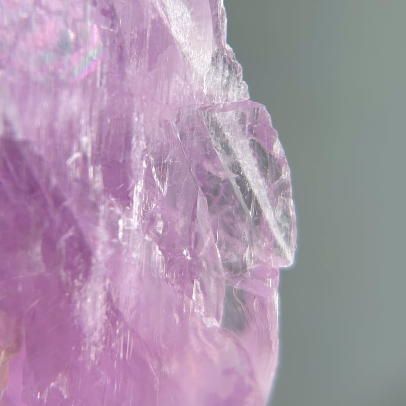 虹入り】クンツァイト 原石 | NEROLI CRYSTAL