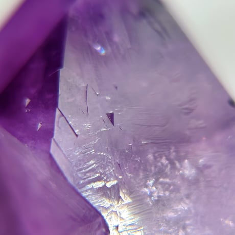 【虹・トライゴーニック入り】アメシスト原石ワンド