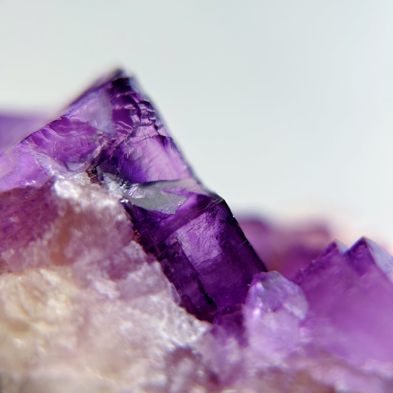 虹&オイル入り】フローライト クラスター 母岩付き | NEROLI CRYSTAL