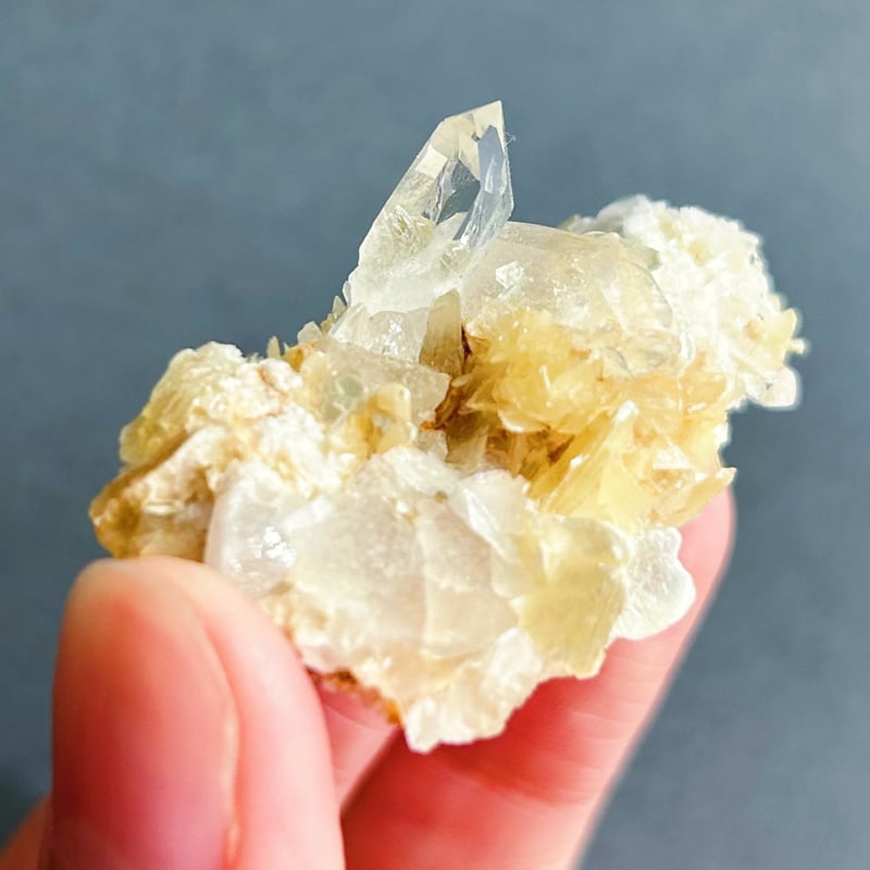 水晶　ゴールデンヒーラー　共生　ブラジル　虹　スタンド付き 水晶 ゴールデンヒーラー 共生 ブラジル 虹 スタンド付き