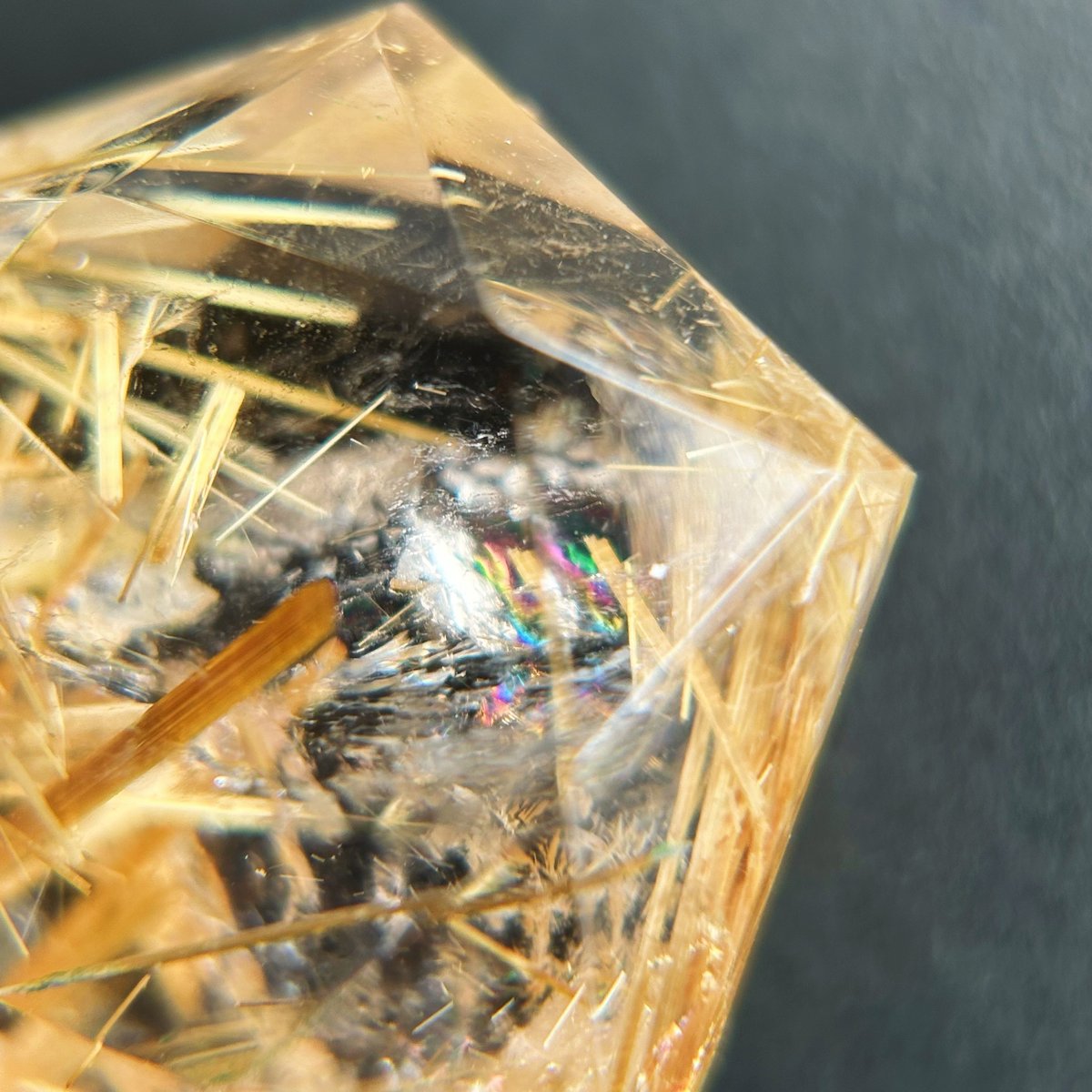 究極品質　超希少幻の逸品　オーセンティック　虹のブラックルチル　二酸化チタン針 究極品質 超希少幻の逸品 オーセンティック 虹のブラックルチル