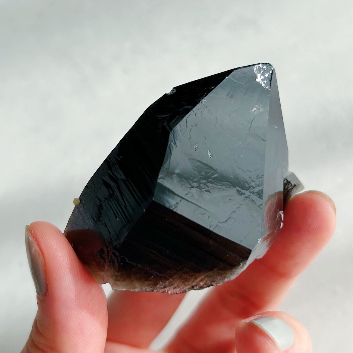 虹入りスモーキーモリオン ポイント 837g 虹入りスモーキーモリオン ポイント 837g