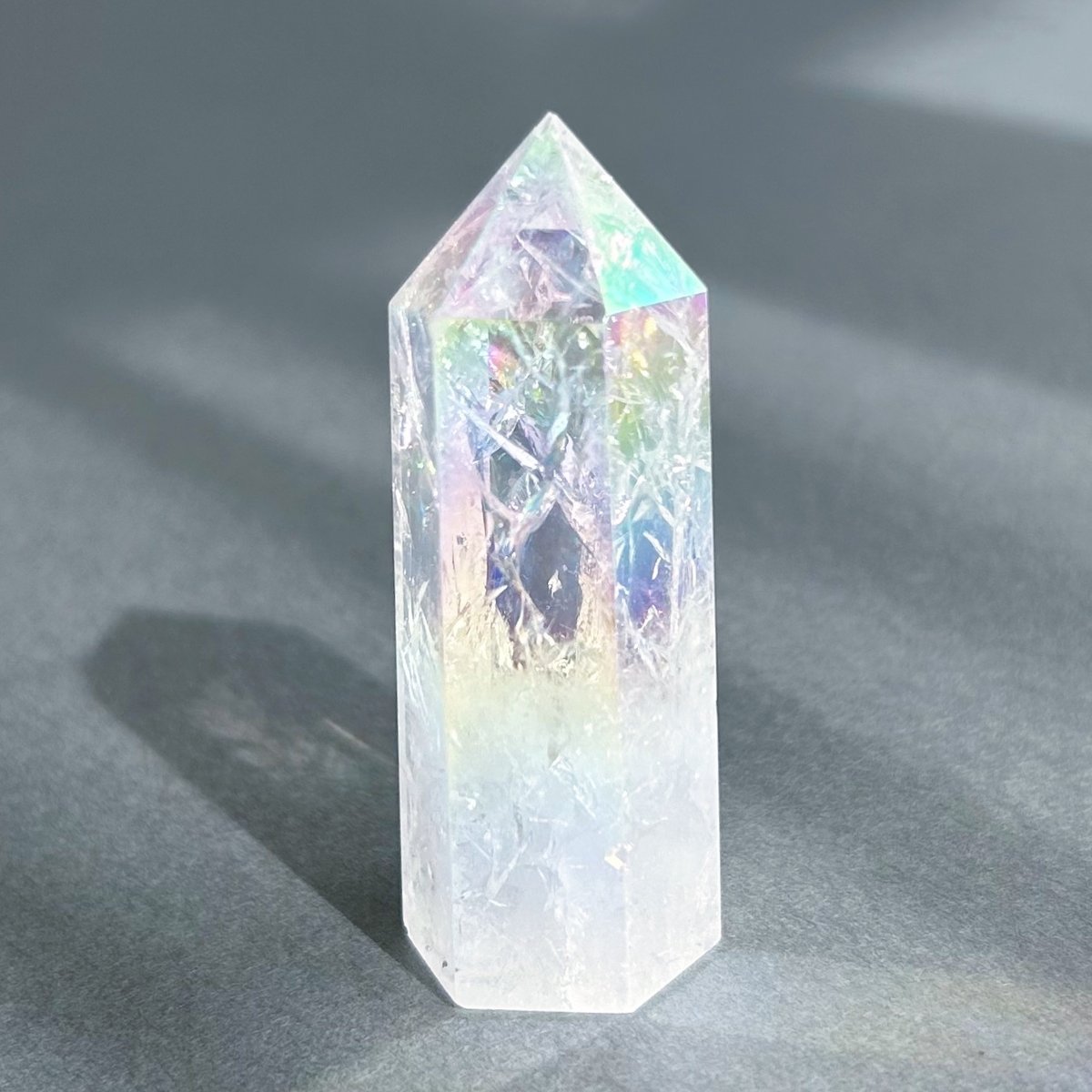 【新品】エンジェルオーラクラック水晶 スフィア 約57ミリサイズ & ライト 新品】エンジェルオーラクラック水晶 スフィア 約57ミリサイズ