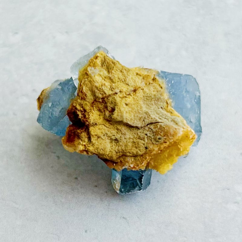 セレスタイト  たまご　台座付き　虹入り セレスタイト たまご 台座付き 虹入り