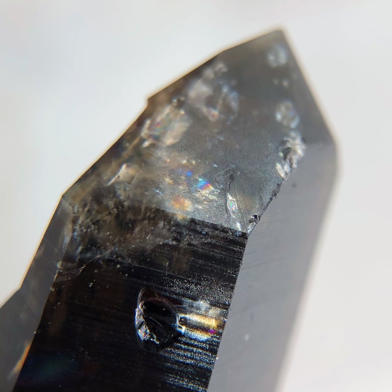 モリオン　黒水晶　1.9キロ　幸運　ルチル　虹入り　針入り モリオン 黒水晶 1.9キロ 幸運 ルチル 虹入り 針入り