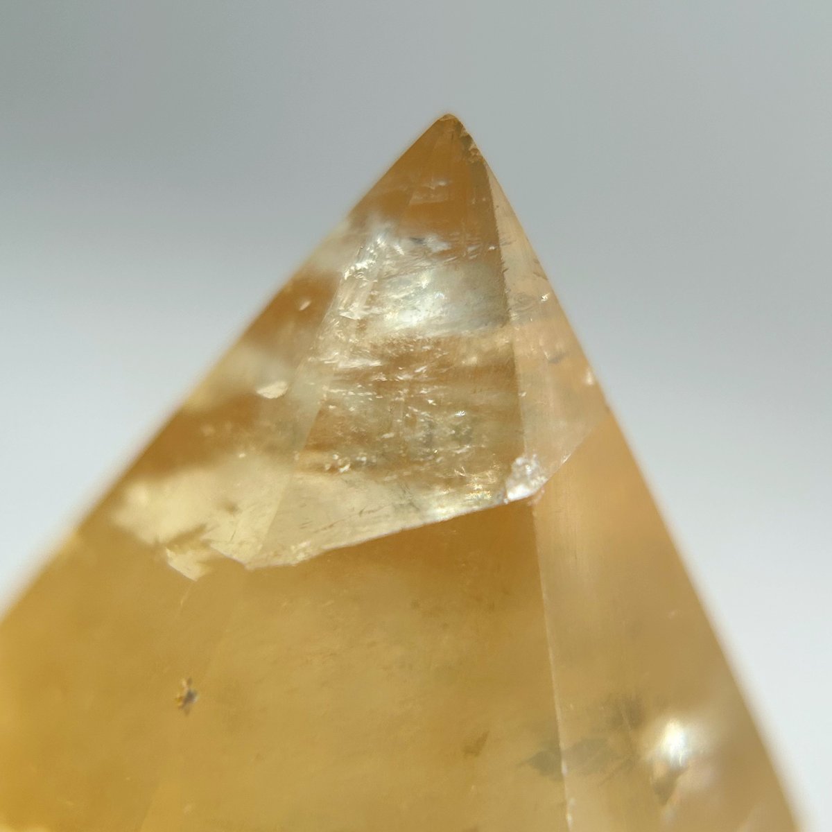 虹入り】ゴールデンカルサイト/ハニーカルサイト | NEROLI CRYSTAL