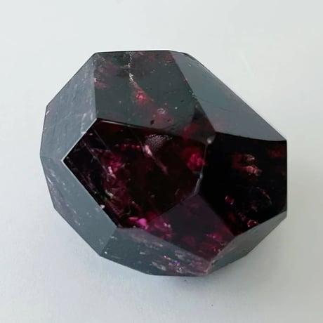 【虹入り】ガーネット カット(C)
