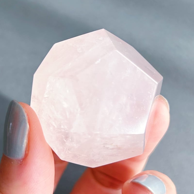 051597 ローズクォーツ六角柱　虹入り 虹入り】ローズクォーツ 正12面体(B) | NEROLI CRYSTAL