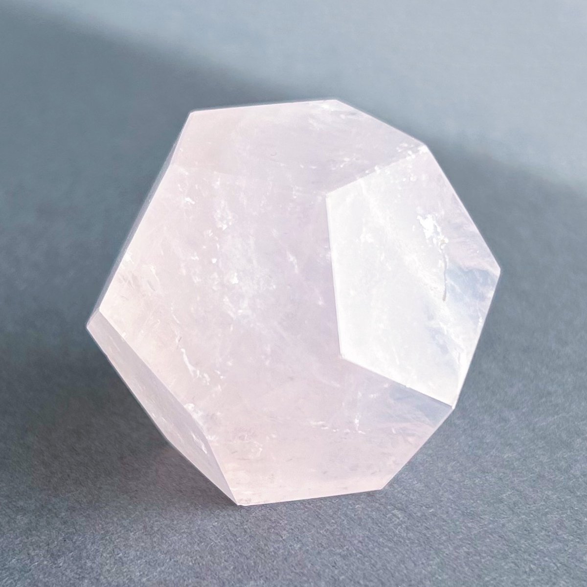 虹入り】ローズクォーツ 正12面体(B) | NEROLI CRYSTAL