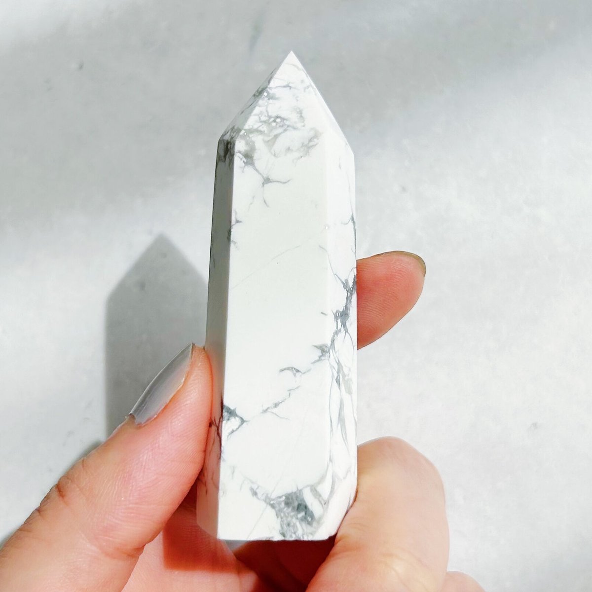 ハウライト（マグネサイト）スフィア　72mm 天然石　置物　インテリア ハウライト/マグネサイト タワー(B) | NEROLI CRYSTAL