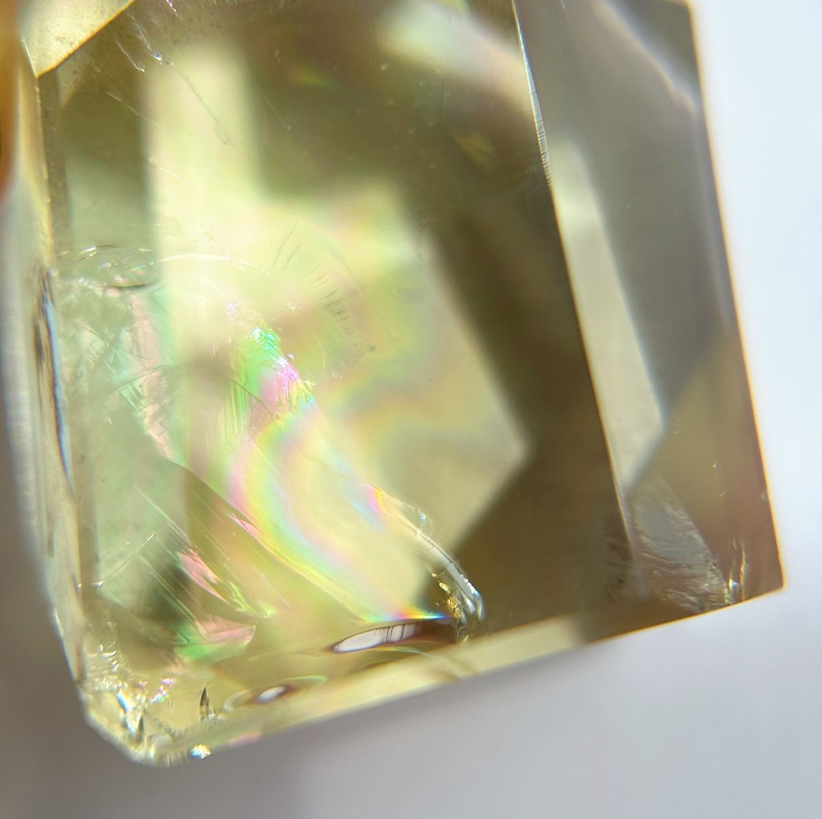 シトリン　フリーフォーム　withゴールデンヒーラー　非加熱　虹多 セール フリーフォーム ゴールデンヒーラー 天然石 虹あり