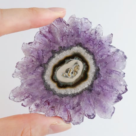 アメジストフラワー 楽天市場】天然 アメジスト 紫水晶 ドーム 原石 大きい