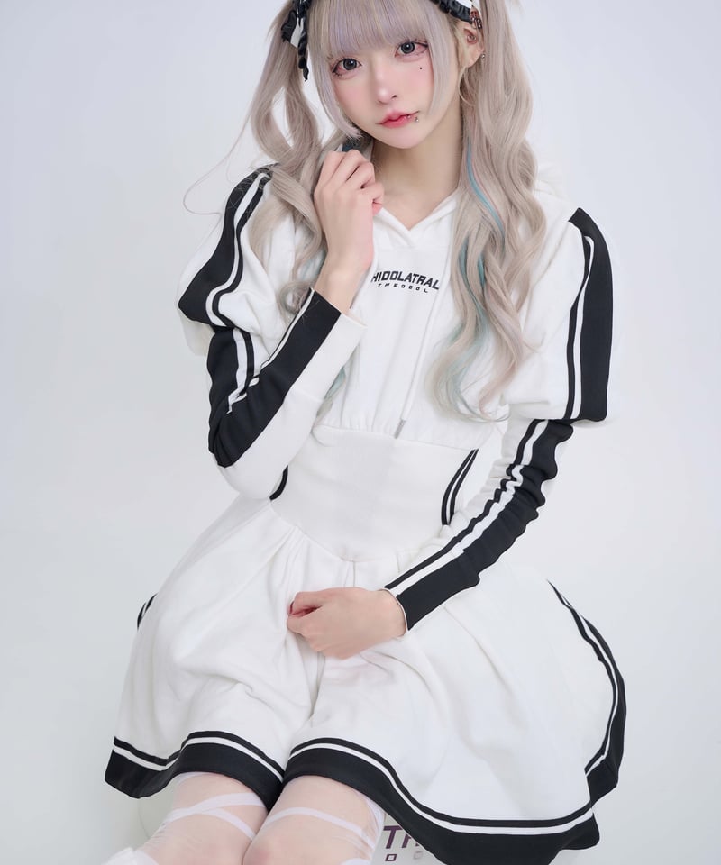 ジャージロリィタパーカーOP》WHITE | HIDOLATRAL THEODOL ジャージロリィタパーカーOP》WHITE | HIDOLATRAL THEODOL