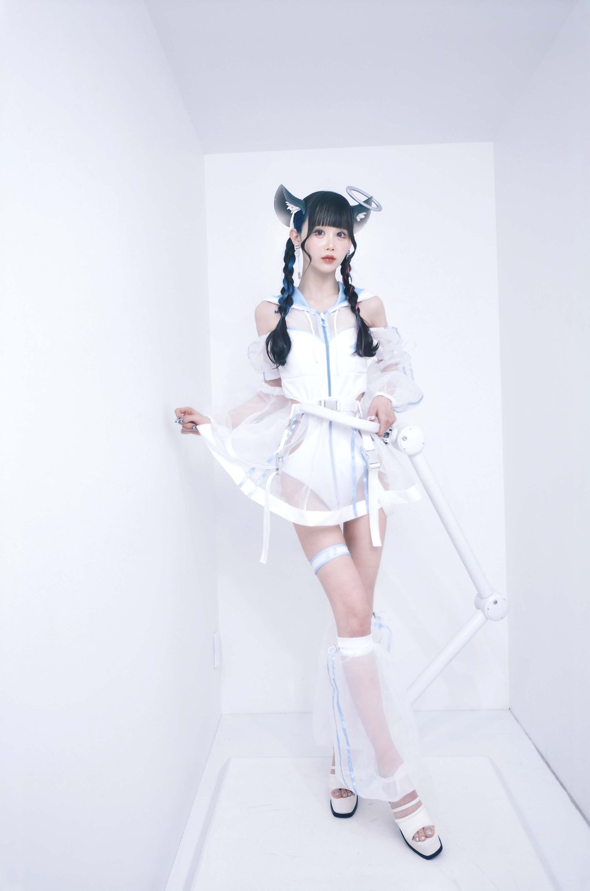 サイバーパーカーワンピース水着》WHITE | HIDOLATRAL THEODOL