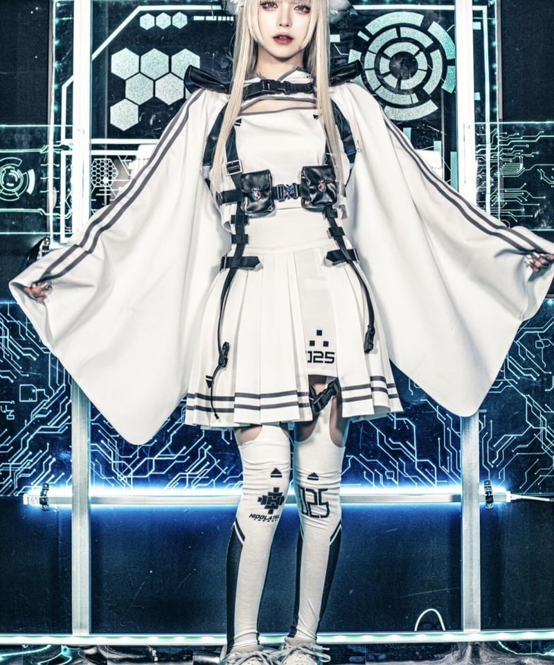 サイバーニーハイブーツソックス》A(白×黒ライン) | HIDOLATRAL THEODOL