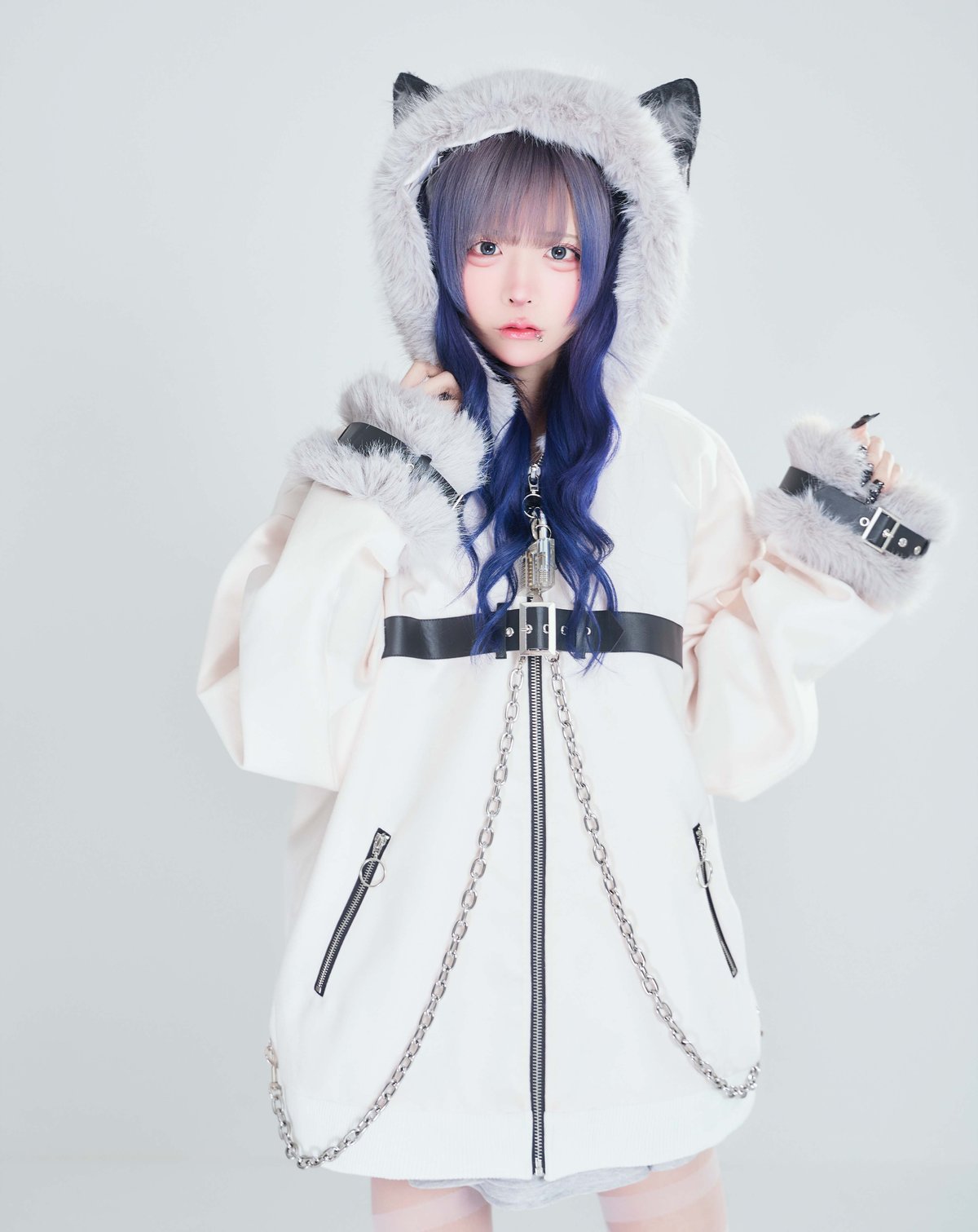 オオカミファーコート》WHITE | HIDOLATRAL THEODOL