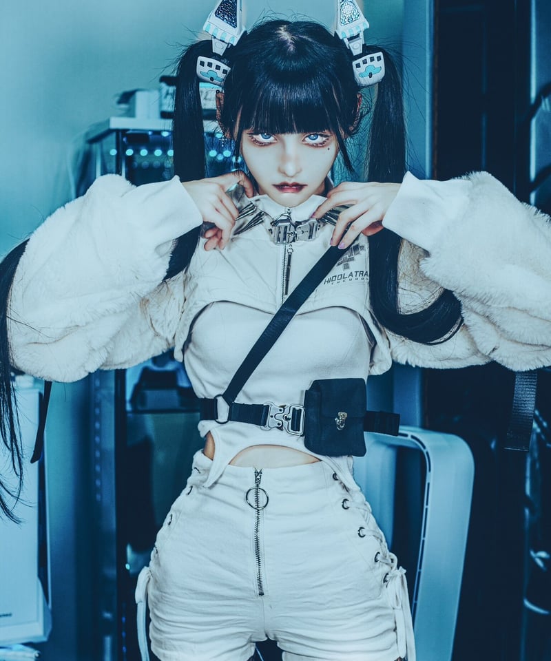 テオドール　HIDOLATRAL THEODOL 戦闘ファーダウンホワイト 戦闘式ファーダウン》WHITE | HIDOLATRAL THEODOL