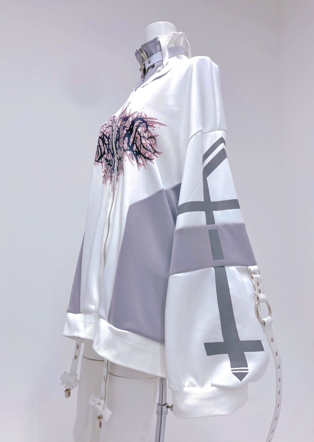 HIDOLATRAL THEODOL 近未来メタルジャージ トップスのみ 黒 fit=scale-down,w=1200