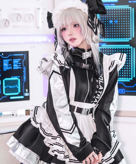 《サイバーメイドエプロン》WHITE×BLACK