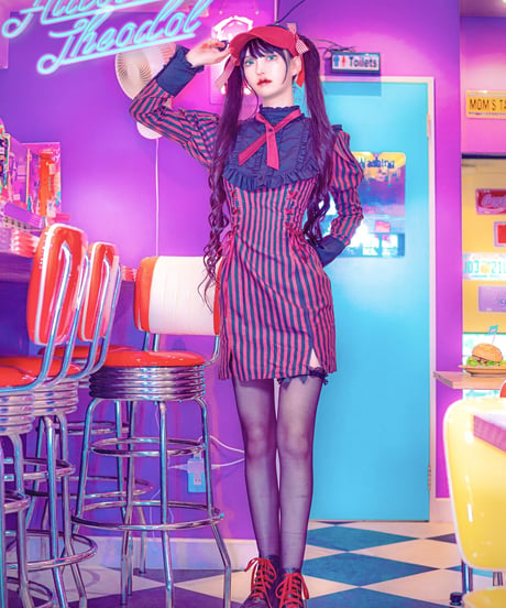 ‪DinerMaid Onepiece‬(ボルドー)