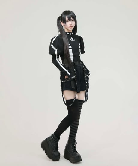 《メタルエンジェルショートパンツ》BLACK