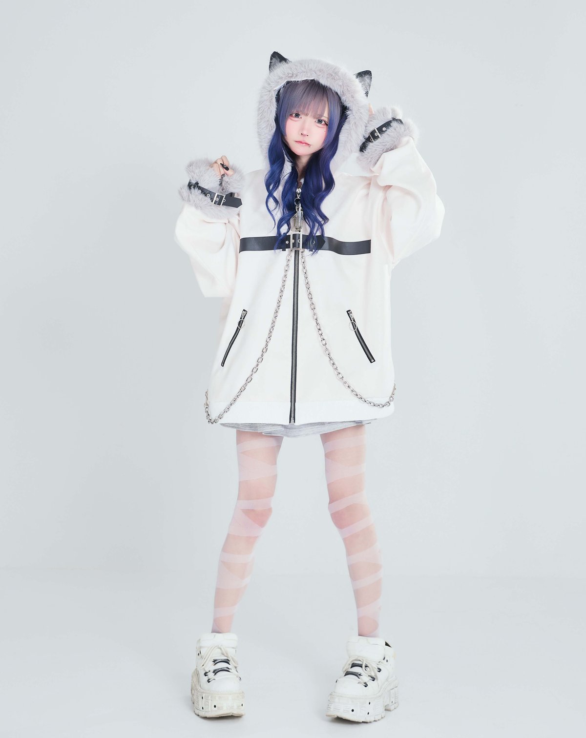 オオカミファーコート》WHITE | HIDOLATRAL THEODOL