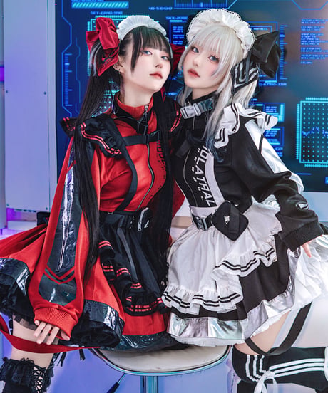 《サイバーメイドエプロン》BLACK×RED