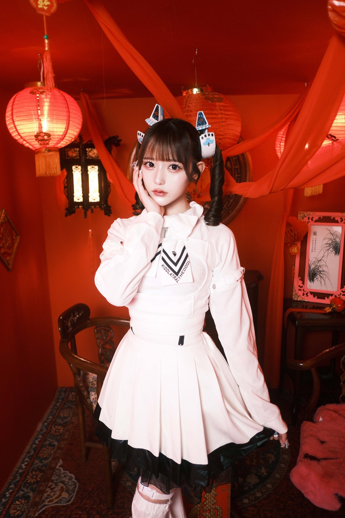 胸空きミニ丈ジャージ》WHITE | HIDOLATRAL THEODOL