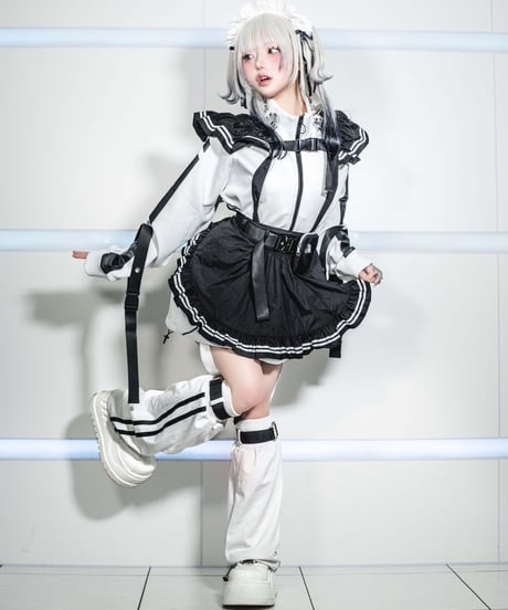 《サイバーメイドエプロン》BLACK×WHITE
