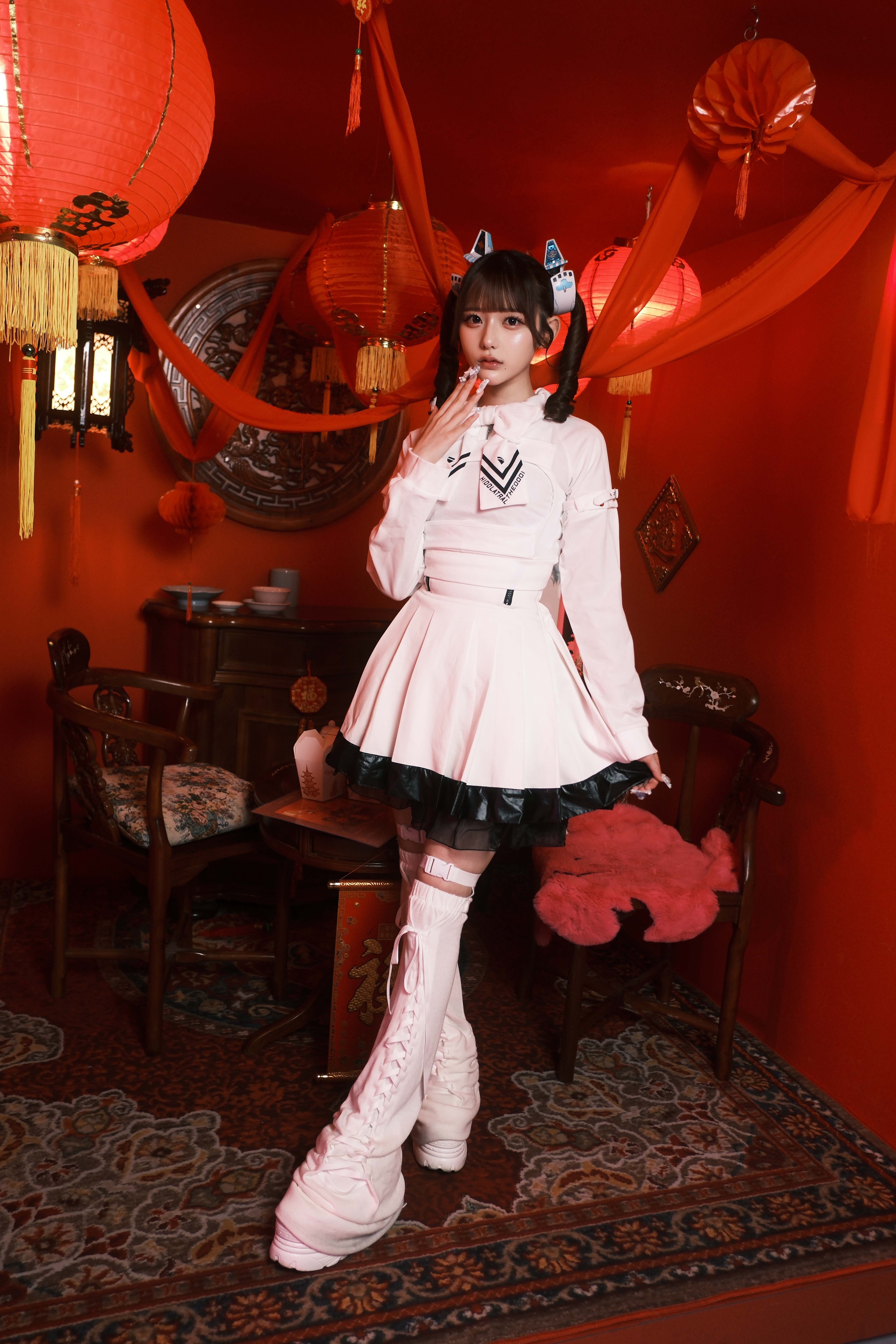 胸空きミニ丈ジャージ》WHITE | HIDOLATRAL THEODOL