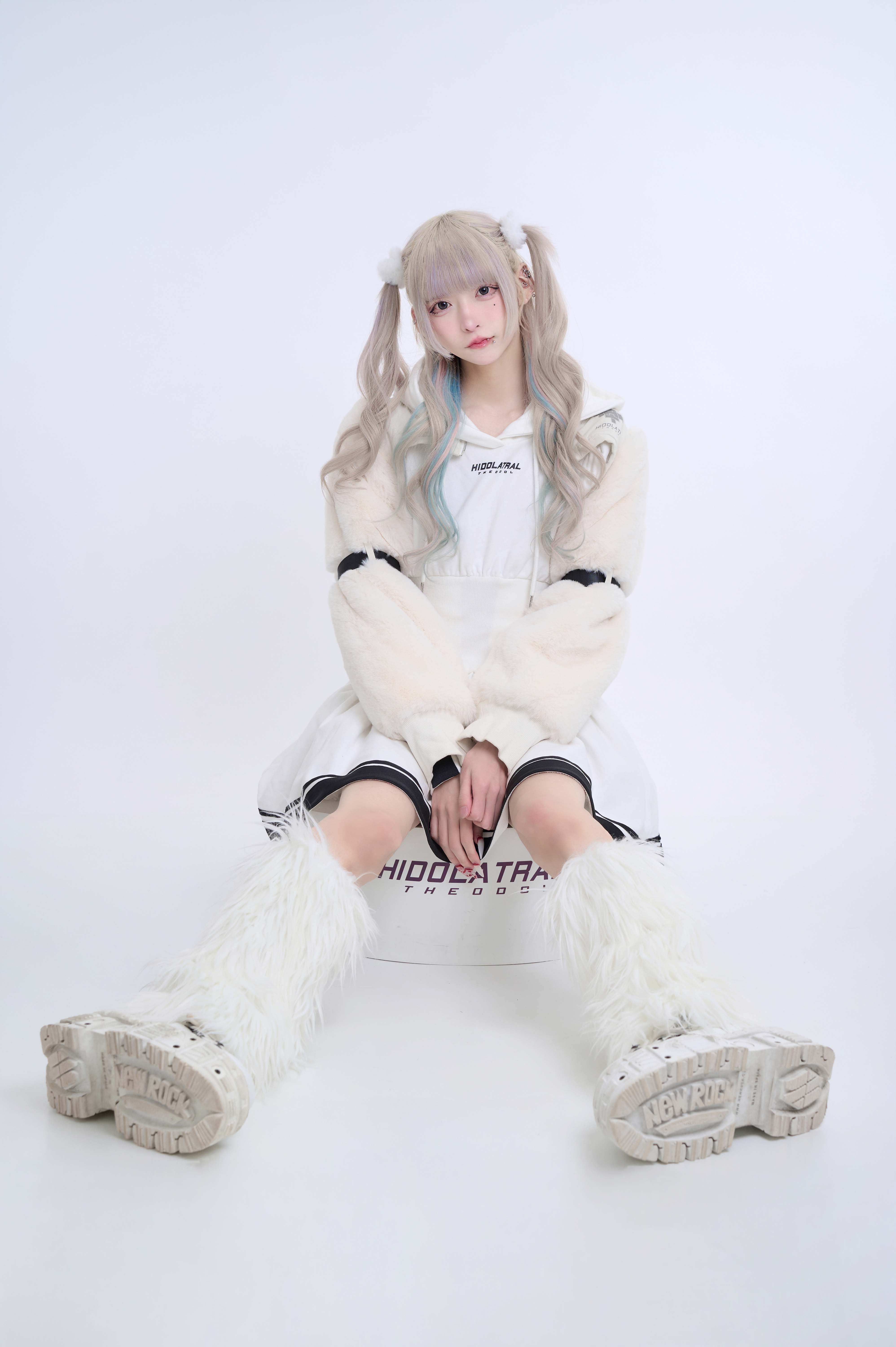 ジャージロリィタパーカーOP》WHITE | HIDOLATRAL THEODOL