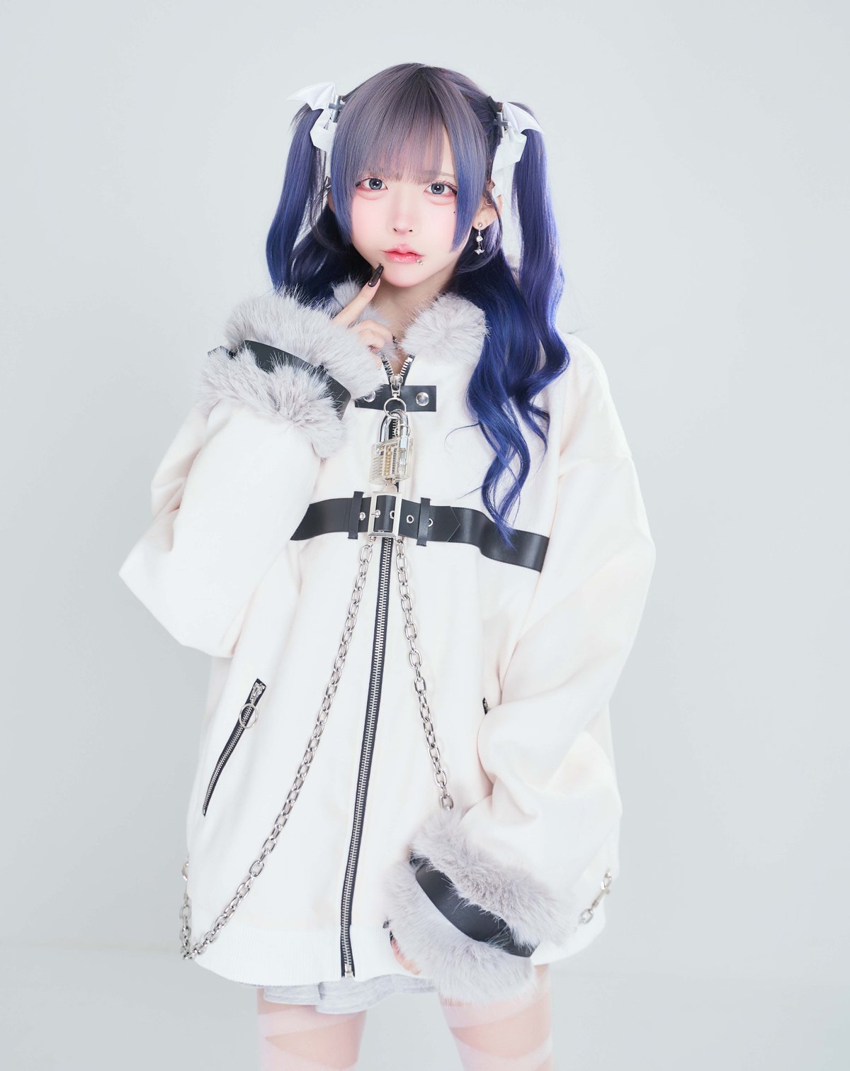 オオカミファーコート》WHITE | HIDOLATRAL THEODOL
