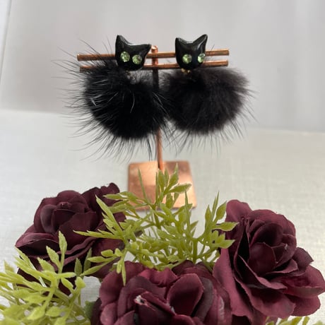 黒猫さんのふわふわイヤリング