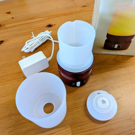 ミニファンで後ろから送風したり高いとこに置いたりしてみたけど、店で使うには出力不足だったアロマディフューザー