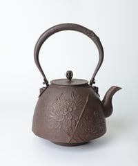 砂鉄　南部形　菊　1.7リットル（漆）