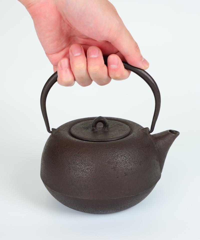 砂鉄小瓶・大 肌 0.7リットル（茶こし付） | 虎山工房