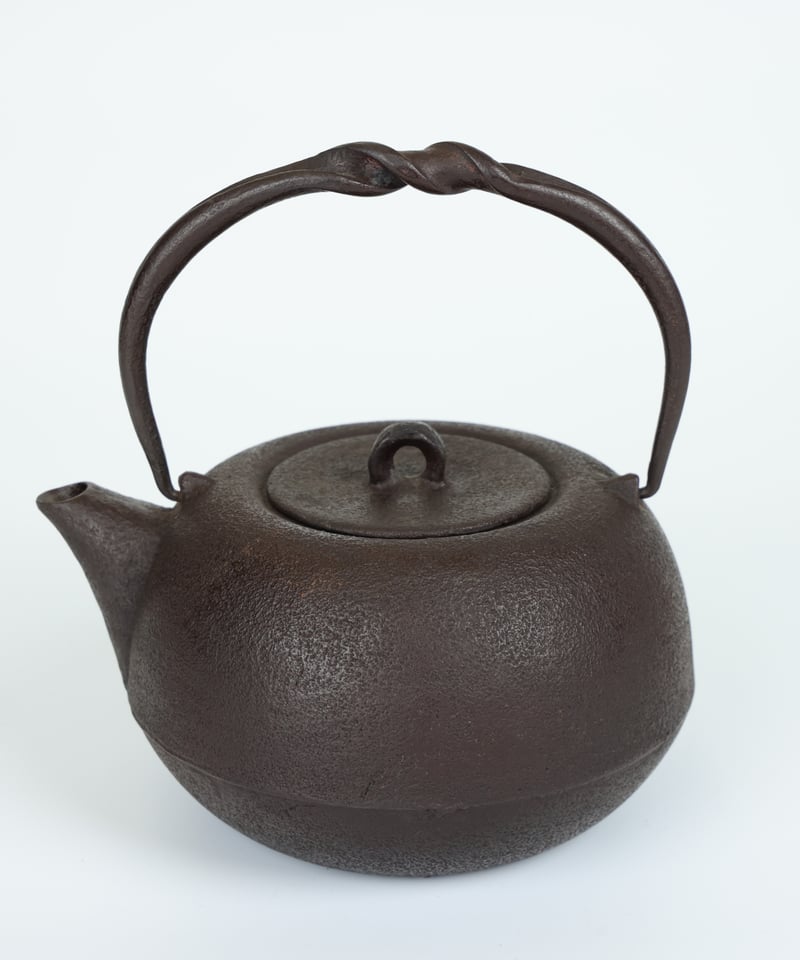 砂鉄小瓶・大 肌 0.7リットル（茶こし付） | 虎山工房