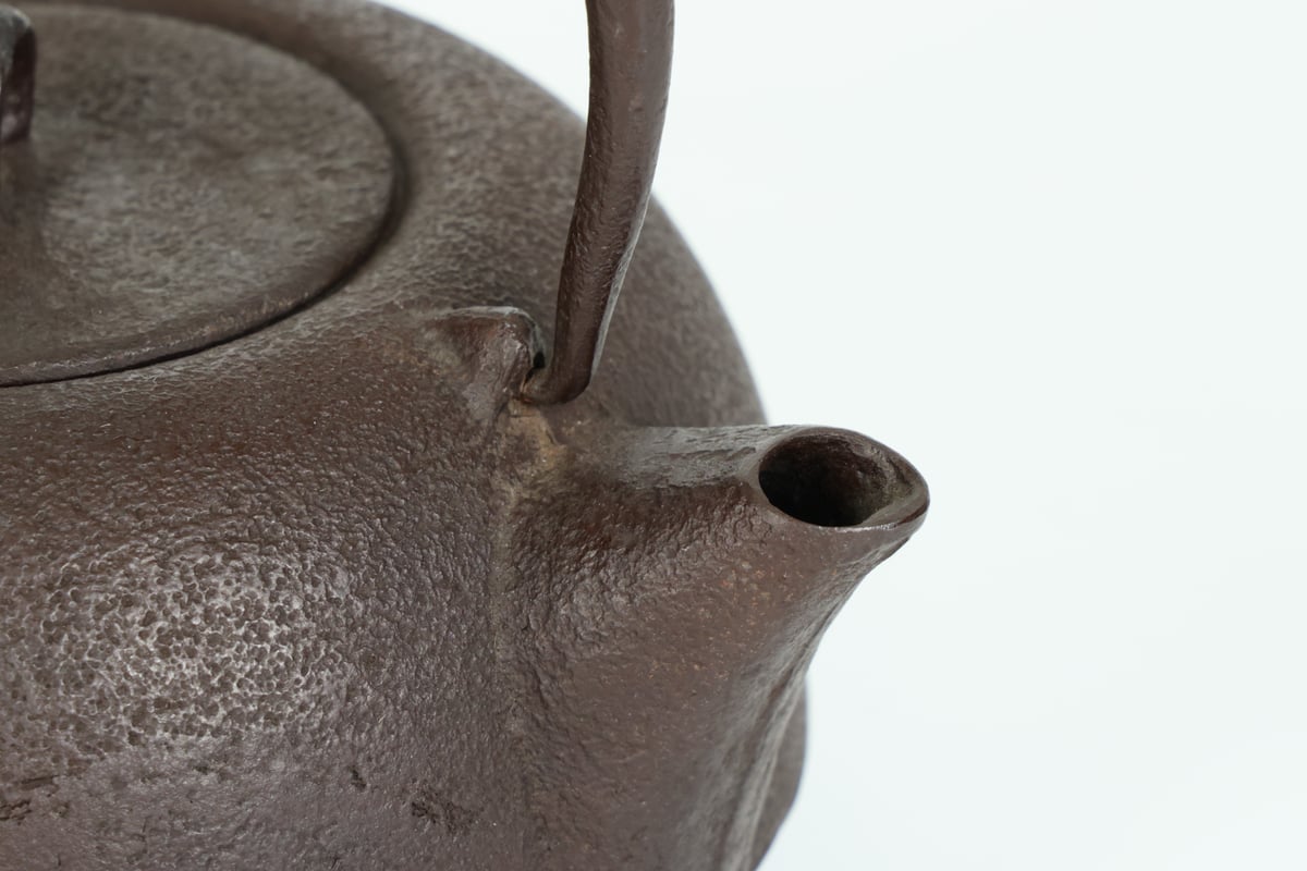 砂鉄小瓶・大 肌 0.7リットル（茶こし付） | 虎山工房