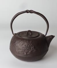 砂鉄小瓶・大　龍 0.7リットル（茶こし付）