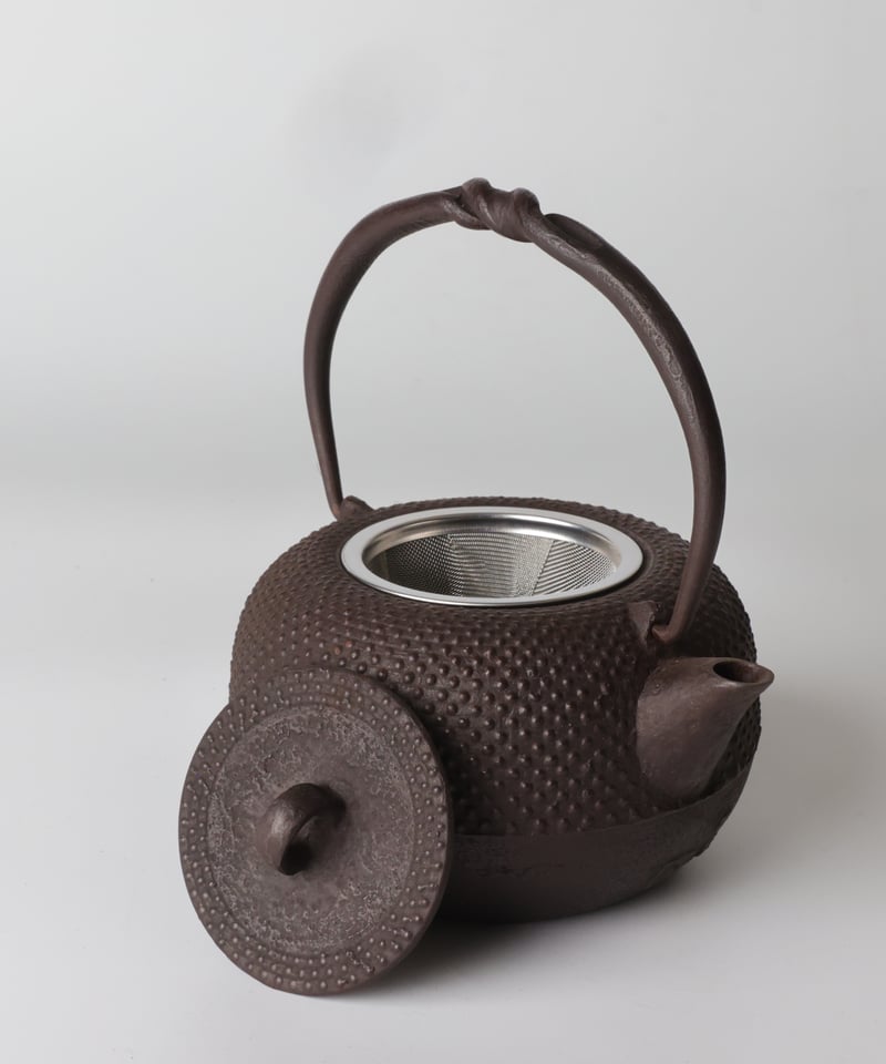 砂鉄小瓶・小 アラレ 0.5リットル（茶こし付） | 虎山工房