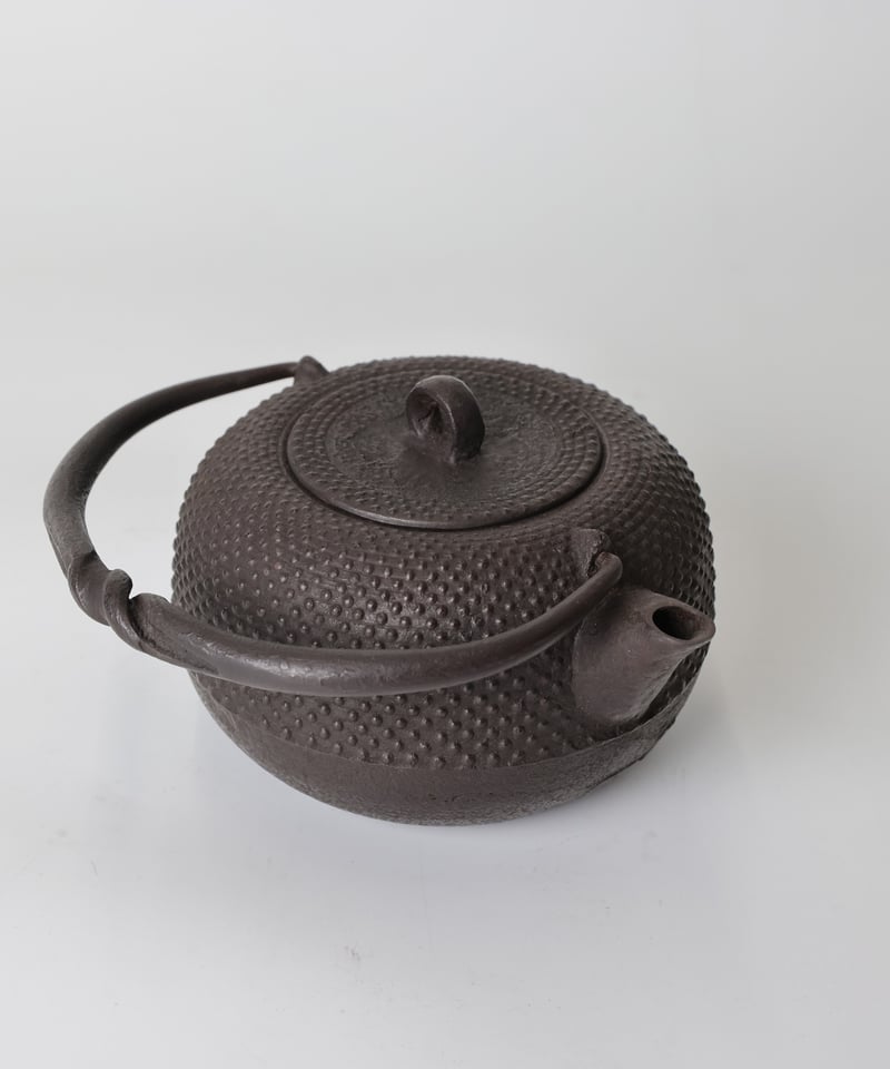 砂鉄小瓶・小 アラレ 0.5リットル（茶こし付） | 虎山工房