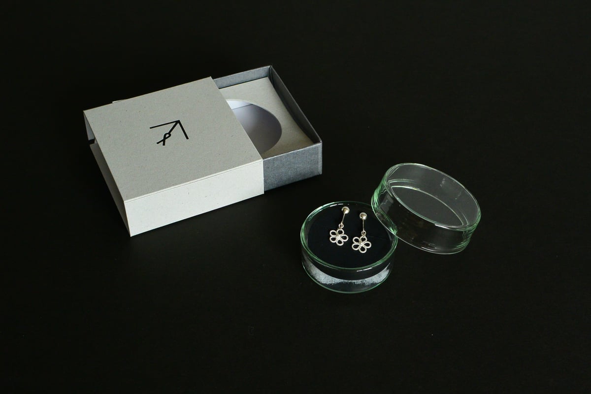 イヤリング いちか | 矢留彫金工房