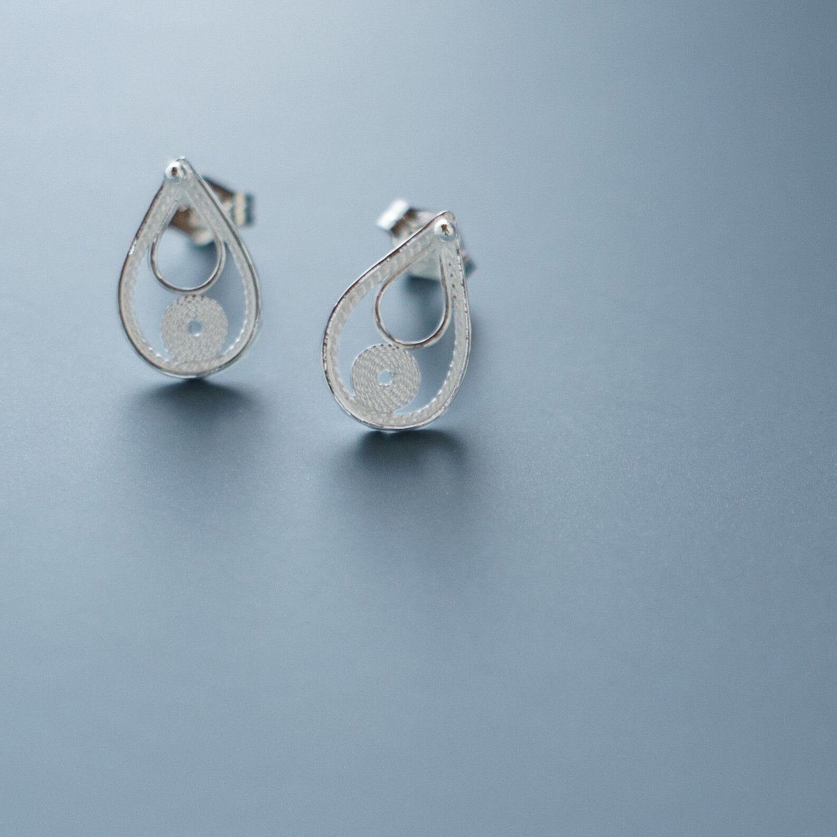 秋田伝統工芸銀線細工　菊ピアス　進藤春雄作 秋田銀線細工の詳細情報 | あきたの伝統的工芸品 手しごと秋田