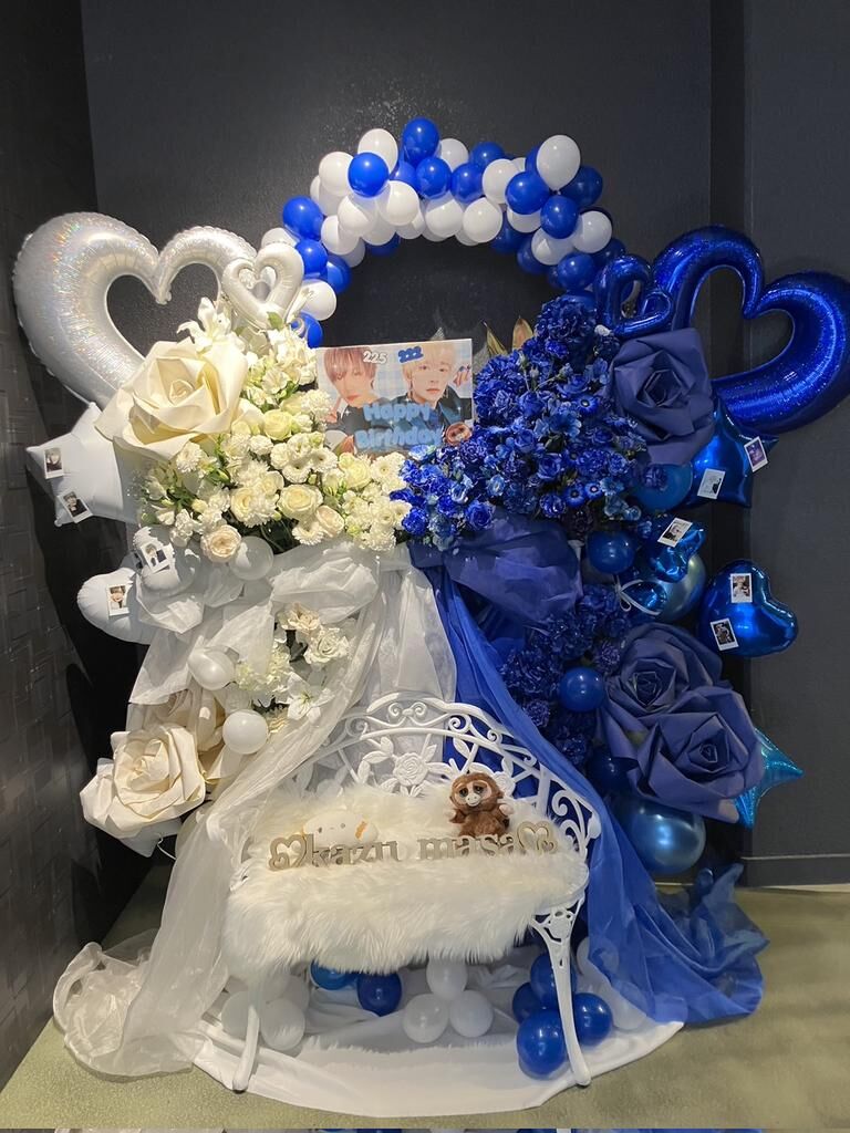 ベンチ付きバルーンアーチの連結スタンド | 推し活フラワーマーケット