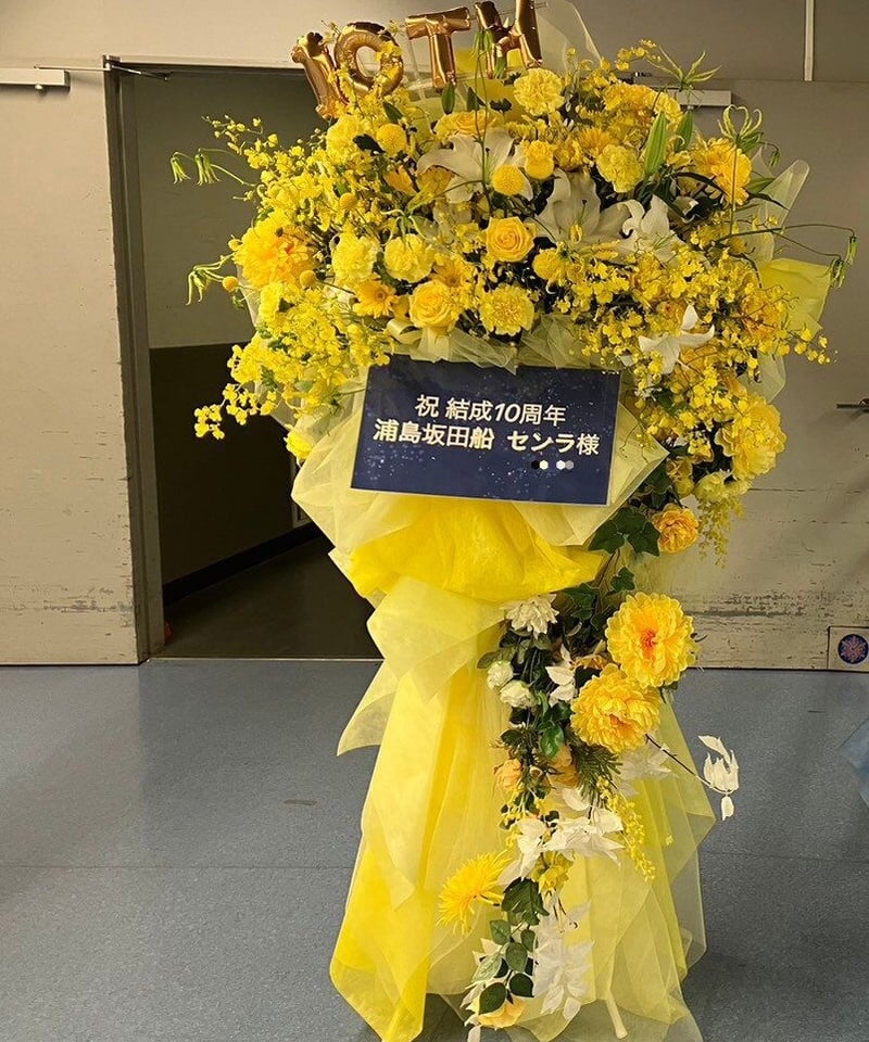 キャスケード風フラワースタンド | サカイフラワースタジオ