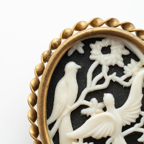 France / England｜celluloid brooch